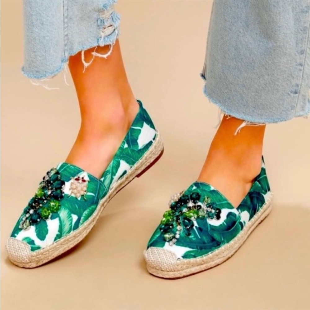 NWOT Chinese Laundry Palm Leaf Print Rhinestone Embellished Size 8 Espadrilles